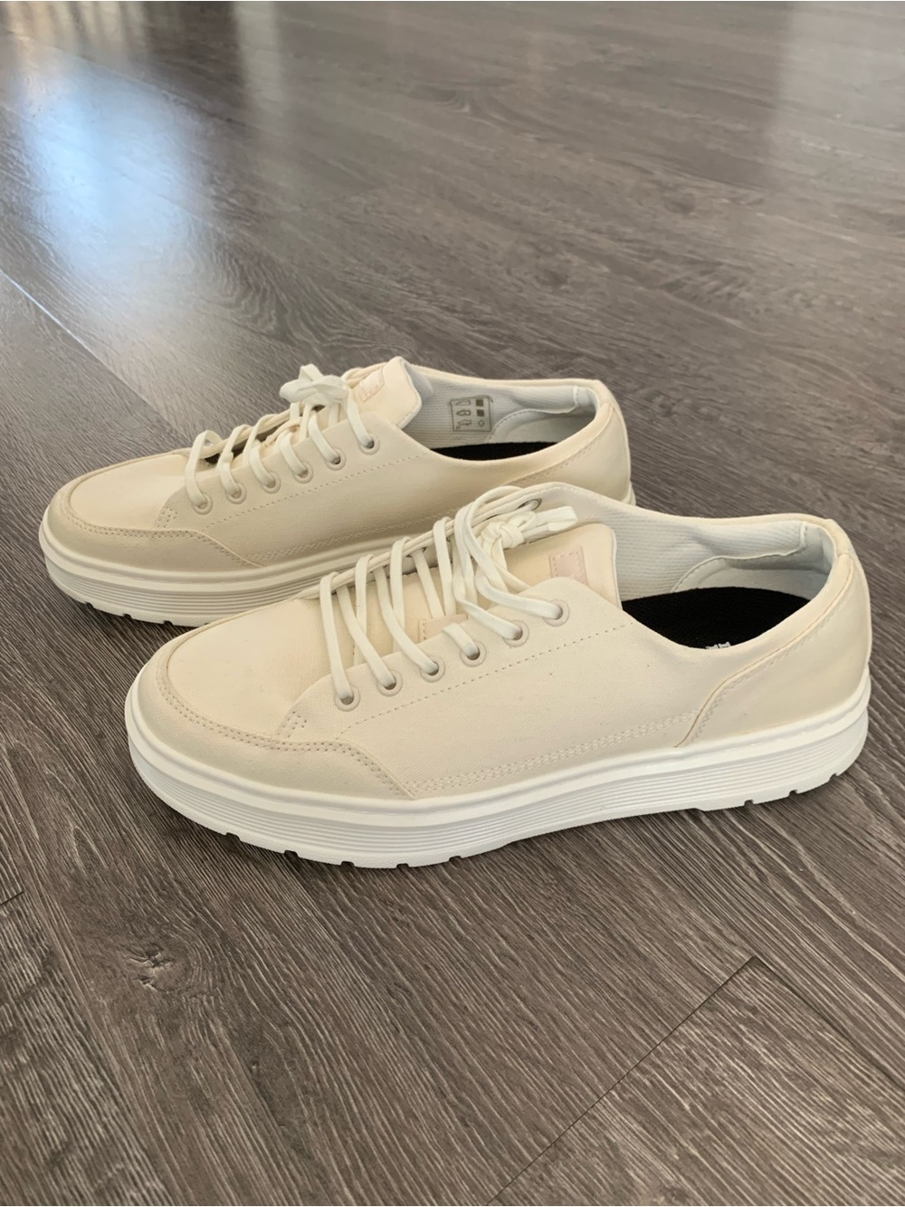 Dr martens Brooklyn 6 eye Low-Top Canvas Sneakers in Cream